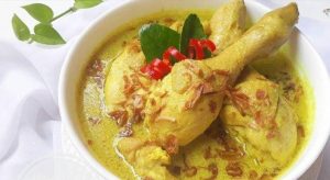 OPOR AYAM KENTANG BUMBU KUNING PEDAS