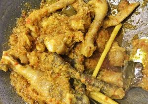 Ayam nasu palekko khas Bugis.